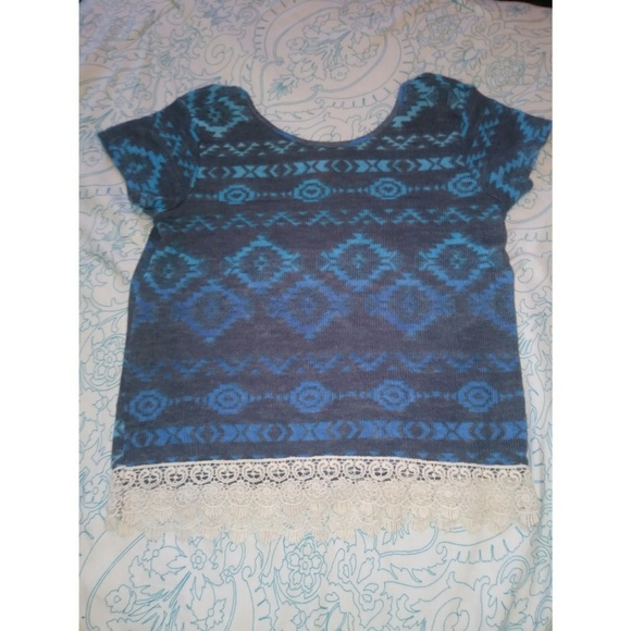 Cute Aztec top - Picture 3 of 8